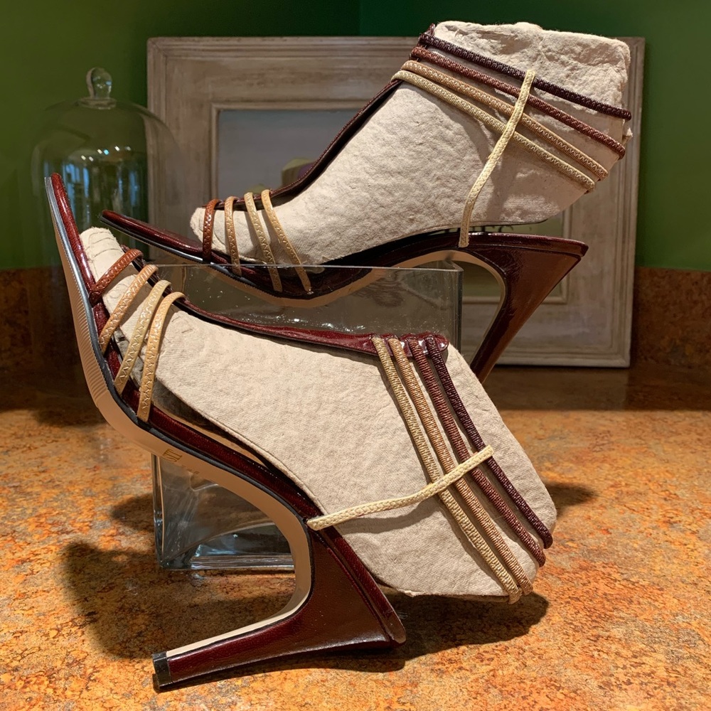 NEW YORK TRANSIT STRAPPY SANDALS SZ 8.5 NWOT
